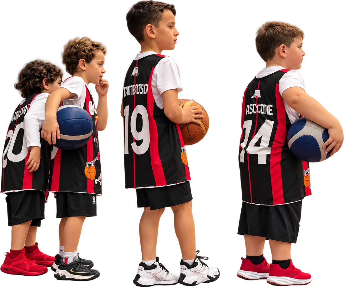 Bambini del minibasket Pollino Basket in fila con il pallone durante un allenamento